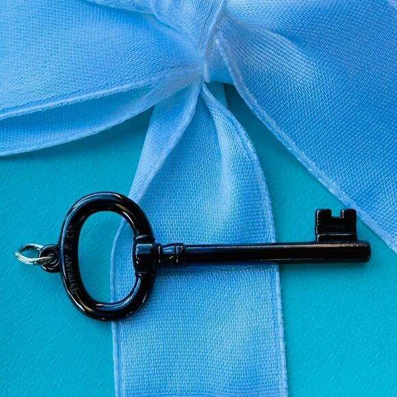 🗝️Retired Tiffany & Co. Titanium Key Charm🗝️ - Picture 1 of 6